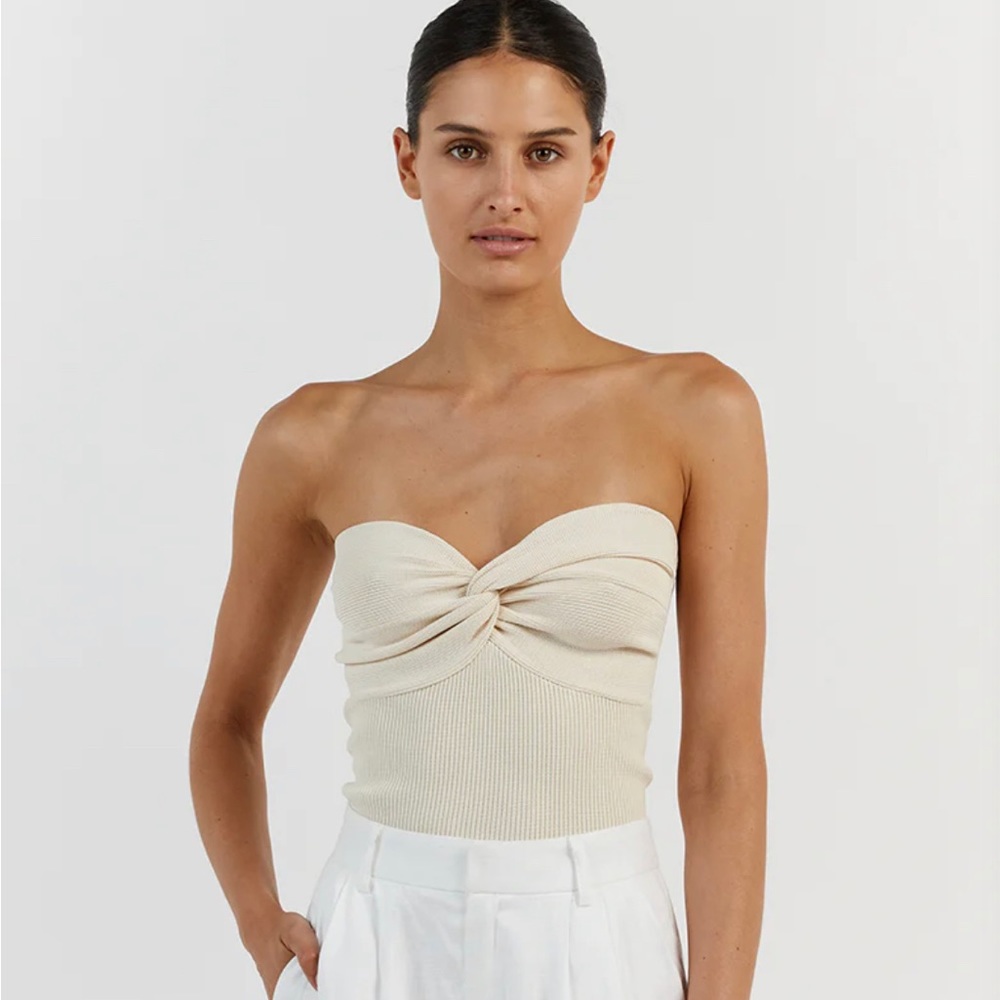 NWT Dishh Anika twist top in US size six.
